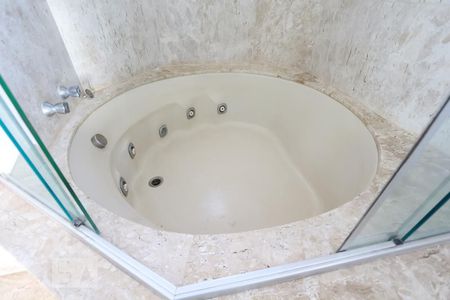 Apartamento à venda com 200m², 3 quartos e 3 vagas Apartamento à venda com 200m², 3 quartos e 3 vagasBanheiro da suíte 1 - Hidro