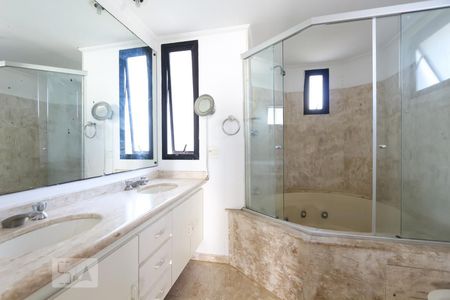 Apartamento à venda com 200m², 3 quartos e 3 vagas Apartamento à venda com 200m², 3 quartos e 3 vagasBanheiro da suíte 1