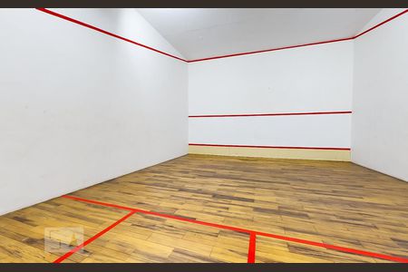 Apartamento à venda com 200m², 3 quartos e 3 vagas Apartamento à venda com 200m², 3 quartos e 3 vagasQuadra de squash