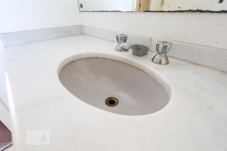 Apartamento à venda com 200m², 3 quartos e 3 vagas Apartamento à venda com 200m², 3 quartos e 3 vagasBanheiro - Pia