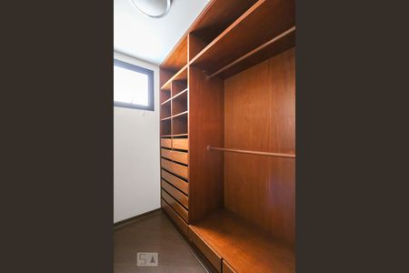 Apartamento à venda com 200m², 3 quartos e 3 vagas Apartamento à venda com 200m², 3 quartos e 3 vagasSuíte 1 - Closet