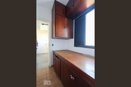 Apartamento à venda com 200m², 3 quartos e 3 vagas Apartamento à venda com 200m², 3 quartos e 3 vagasQuarto de serviço