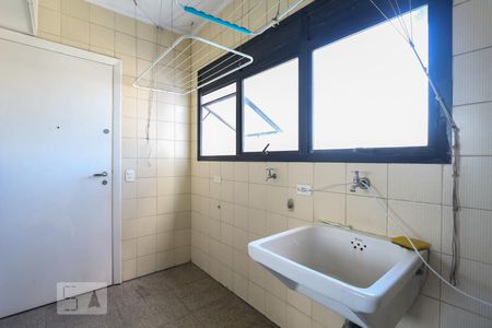 Apartamento à venda com 200m², 3 quartos e 3 vagas Apartamento à venda com 200m², 3 quartos e 3 vagasÁrea de serviço