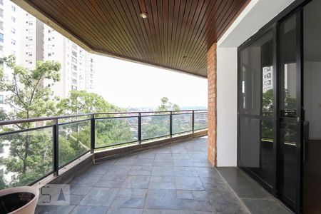 Apartamento à venda com 200m², 3 quartos e 3 vagas Apartamento à venda com 200m², 3 quartos e 3 vagasVaranda da sala