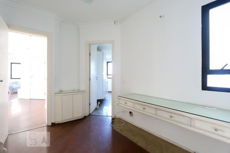 Apartamento à venda com 200m², 3 quartos e 3 vagas Apartamento à venda com 200m², 3 quartos e 3 vagasHall dos quartos