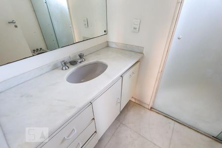 Apartamento à venda com 200m², 3 quartos e 3 vagas Apartamento à venda com 200m², 3 quartos e 3 vagasBanheiro