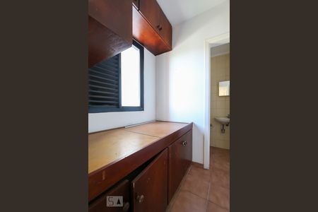 Apartamento à venda com 200m², 3 quartos e 3 vagas Apartamento à venda com 200m², 3 quartos e 3 vagasQuarto de serviço