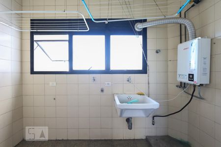 Apartamento à venda com 200m², 3 quartos e 3 vagas Apartamento à venda com 200m², 3 quartos e 3 vagasÁrea de serviço