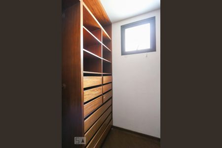 Apartamento à venda com 200m², 3 quartos e 3 vagas Apartamento à venda com 200m², 3 quartos e 3 vagasSuíte 1 - Closet