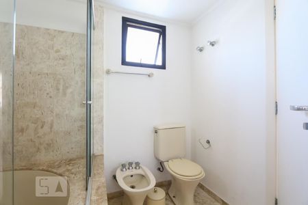 Apartamento à venda com 200m², 3 quartos e 3 vagas Apartamento à venda com 200m², 3 quartos e 3 vagasBanheiro da suíte 1