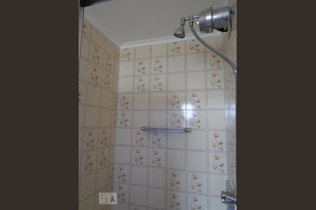 banheiro de apartamento para alugar com 2 quartos, 57m² em Vila Firmiano Pinto, São Paulo