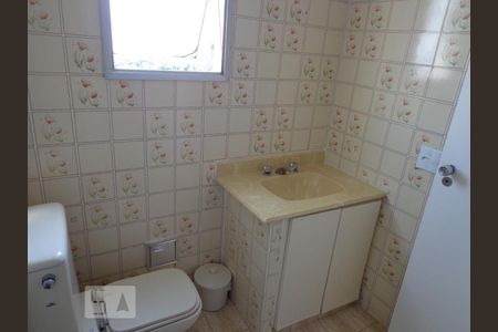 banheiro de apartamento para alugar com 2 quartos, 57m² em Vila Firmiano Pinto, São Paulo