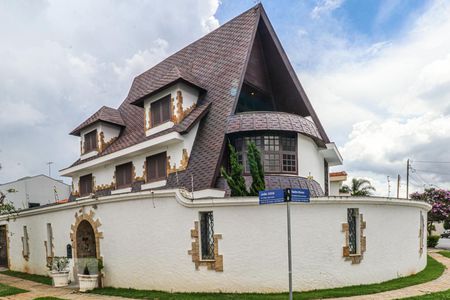 Casa à venda com 349m², 4 quartos e 2 vagasFachada
