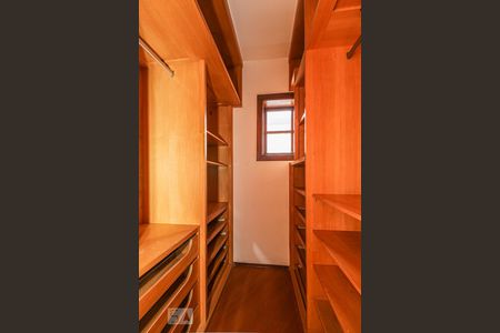 Casa à venda com 349m², 4 quartos e 2 vagasCloset