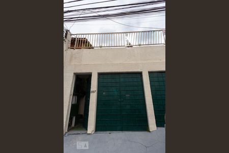 Casa à venda com 210m², 4 quartos e 2 vagas Casa à venda com 210m², 4 quartos e 2 vagasFachada