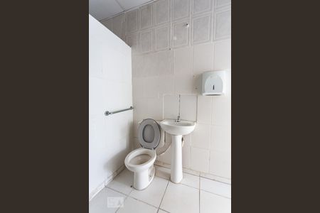 Casa à venda com 210m², 4 quartos e 2 vagas Casa à venda com 210m², 4 quartos e 2 vagasEdícula - Banheiro