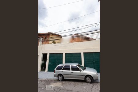 Casa à venda com 210m², 4 quartos e 2 vagas Casa à venda com 210m², 4 quartos e 2 vagasFachada
