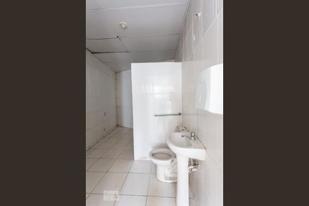 Casa à venda com 210m², 4 quartos e 2 vagas Casa à venda com 210m², 4 quartos e 2 vagasEdícula - Banheiro