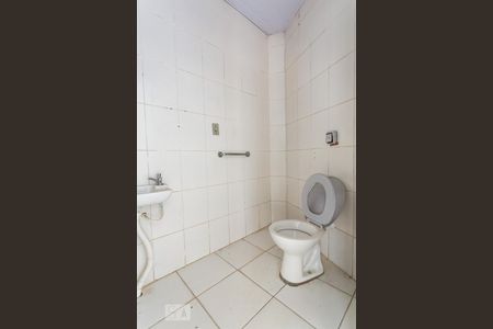 Casa à venda com 210m², 4 quartos e 2 vagas Casa à venda com 210m², 4 quartos e 2 vagasBanheiro de Serviço