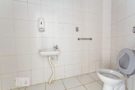 Casa à venda com 210m², 4 quartos e 2 vagas Casa à venda com 210m², 4 quartos e 2 vagasBanheiro de Serviço