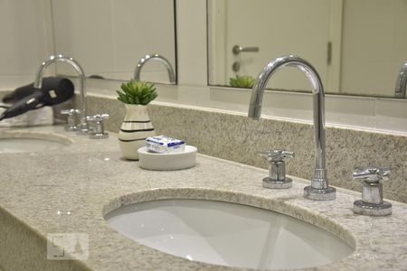 Apartamento para alugar com 321m², 5 quartos e 2 vagasBanheiro do Quarto 3