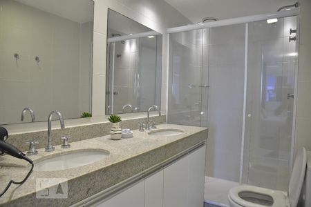 Apartamento para alugar com 321m², 5 quartos e 2 vagasBanheiro do Quarto 3