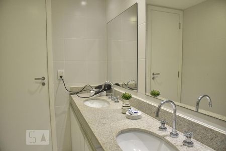 Apartamento para alugar com 321m², 5 quartos e 2 vagasBanheiro do Quarto 3
