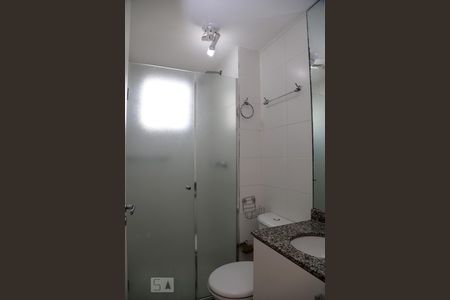 Banheiro de apartamento para alugar com 2 quartos, 50m² em Pirajussara, São Paulo