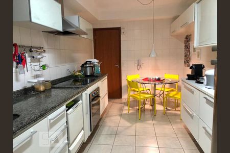 Cozinha de apartamento à venda com 4 quartos, 126m² em Perdizes, São Paulo
