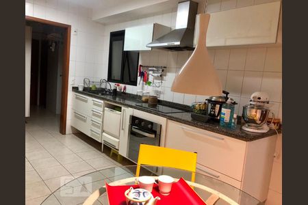 Cozinha de apartamento à venda com 4 quartos, 126m² em Perdizes, São Paulo
