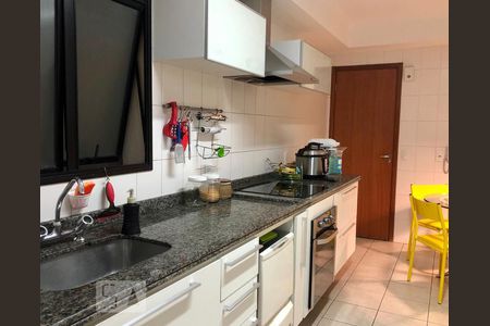 Cozinha de apartamento à venda com 4 quartos, 126m² em Perdizes, São Paulo