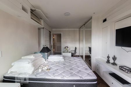 Apartamento à venda com 378m², 4 quartos e 5 vagasSuite 2