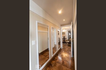 Apartamento à venda com 378m², 4 quartos e 5 vagasCorredor Suite 4