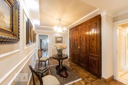 Apartamento à venda com 378m², 4 quartos e 5 vagasHall Quartos