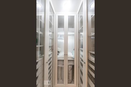 Apartamento à venda com 378m², 4 quartos e 5 vagasBanheiro da Suíte 2