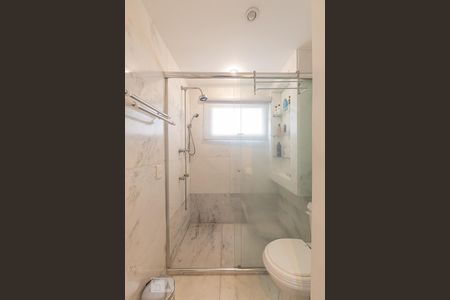 Apartamento à venda com 378m², 4 quartos e 5 vagasBanheiro da Suíte 2