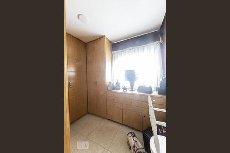 Apartamento à venda com 378m², 4 quartos e 5 vagasQuarto de Serviço 2