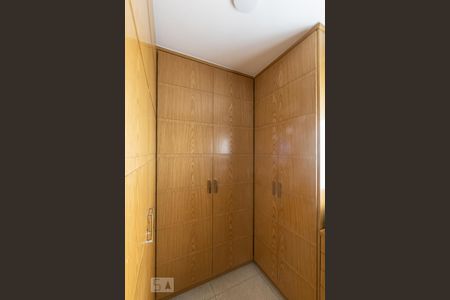 Apartamento à venda com 378m², 4 quartos e 5 vagasQuarto de Serviço 2