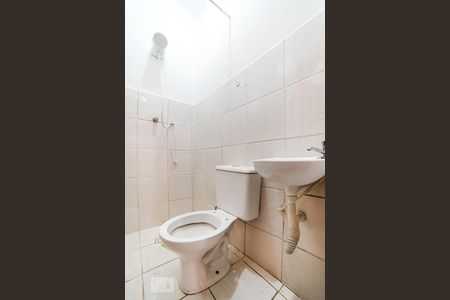 Banheiro de casa de condomínio para alugar com 1 quarto, 50m² em Parque Novo Mundo, São Paulo