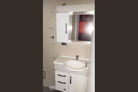 Banheiro de apartamento para alugar com 2 quartos, 49m² em Jacarepaguá, Rio de Janeiro