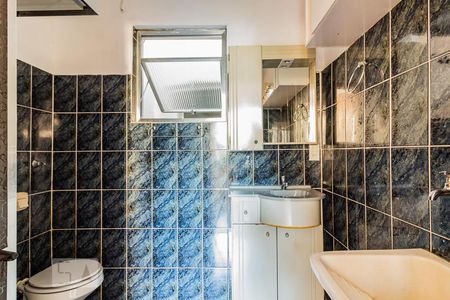 Banheiro de apartamento para alugar com 1 quarto, 50m² em Farroupilha, Porto Alegre