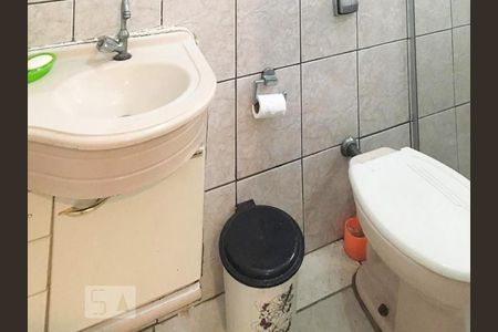 Banheiro de casa à venda com 2 quartos, 57m² em Parque Capuava, Santo André