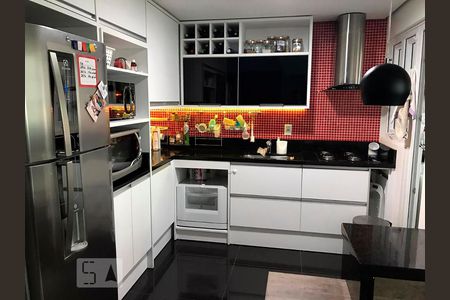 Apartamento para alugar com 90m², 2 quartos e 2 vagas Apartamento para alugar com 90m², 2 quartos e 2 vagasCozinha