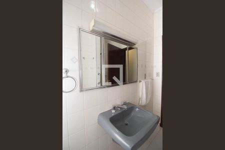 Casa à venda com 156m², 2 quartos e 1 vagaBanheiro