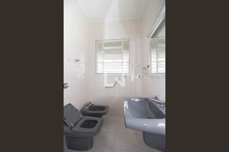 Casa à venda com 156m², 2 quartos e 1 vagaBanheiro