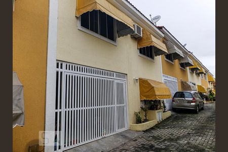 Casa de condomínio para alugar com 120m², 3 quartos e sem vaga Casa de condomínio para alugar com 120m², 3 quartos e sem vagaFachada