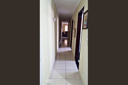Corredor de casa para alugar com 3 quartos, 180m² em Chácara São João, Guarulhos