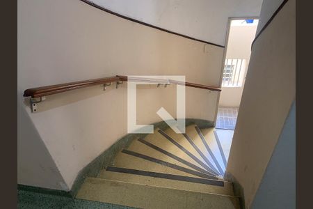 Escada de apartamento para alugar com 1 quarto, 57m² em Centro, Rio de Janeiro
