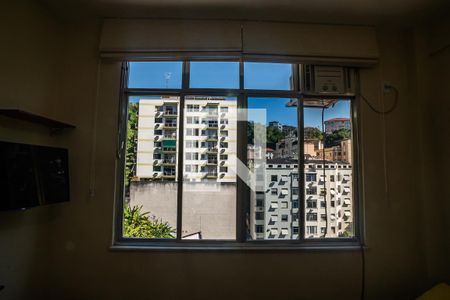 Sala janela de apartamento para alugar com 1 quarto, 45m² em Centro, Rio de Janeiro