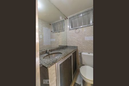 Banheiro de apartamento para alugar com 3 quartos, 60m² em Taquara, Rio de Janeiro